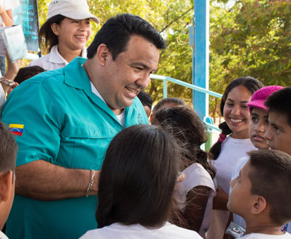 Mario Chirinos interacts with children